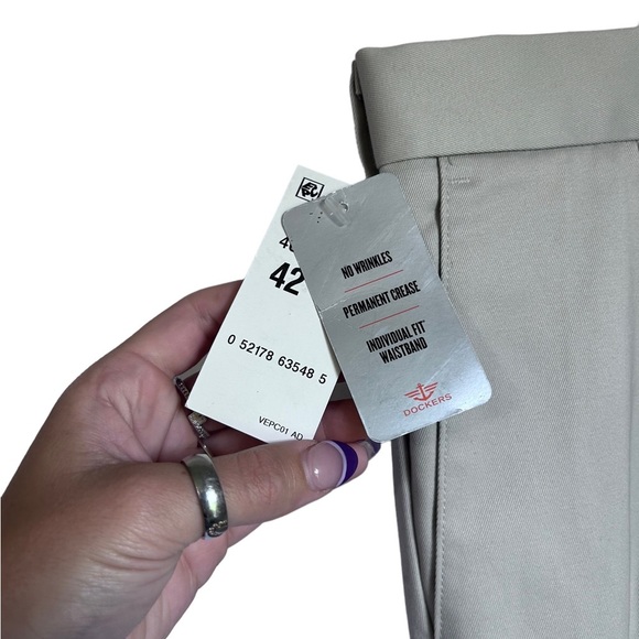 DOCKERS The original Signature Khaki Classic Fit Pleated size 42/30 - Picture 2 of 3